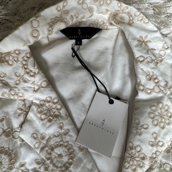 Abby Glass white and cream eyelet mini dress with collar - Picture 2 of 2